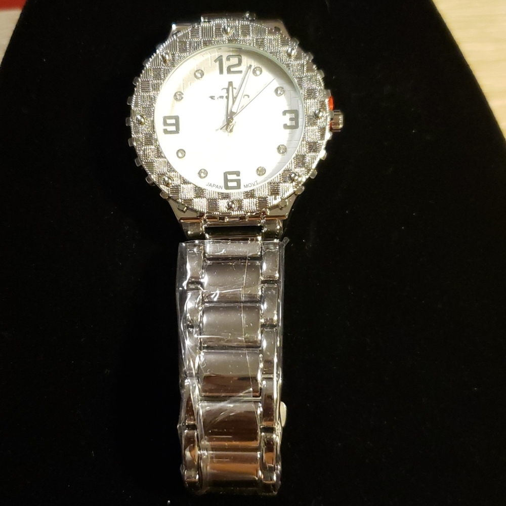No brand name watch